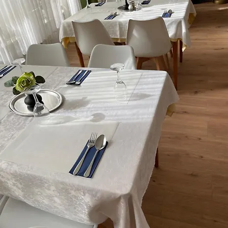 Hotel Am Stadion 3*