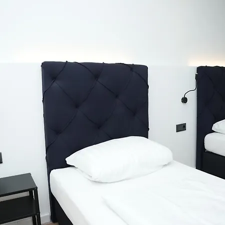 Hotel Am Stadion 3*